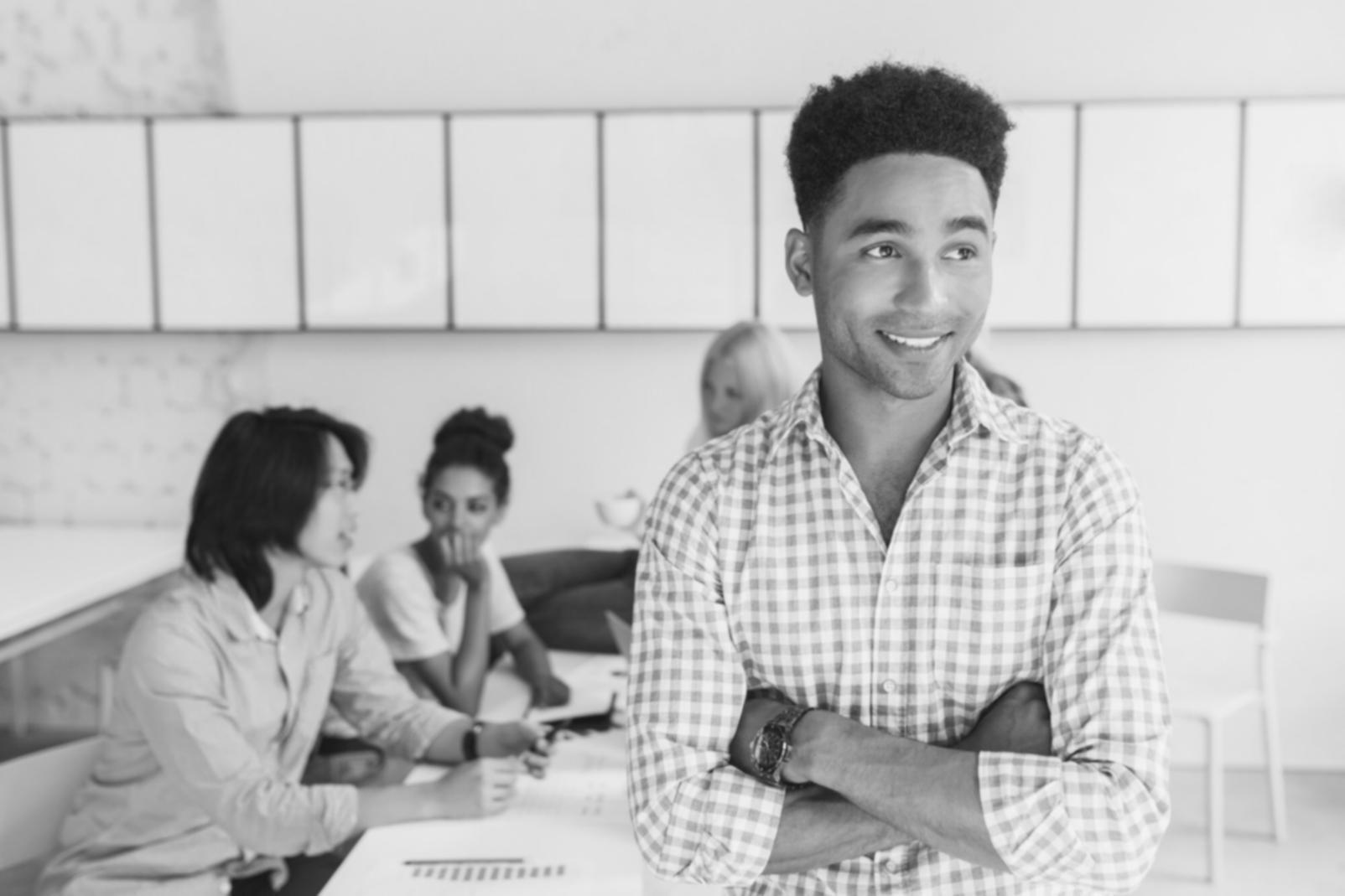 Session de formation en petit groupe autour des principes de la psychologie éducative